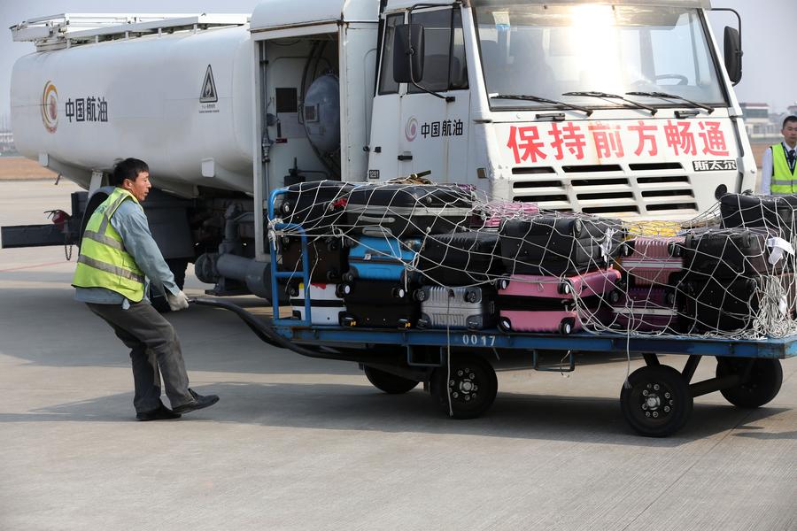 People behind <EM>chunyun</EM>