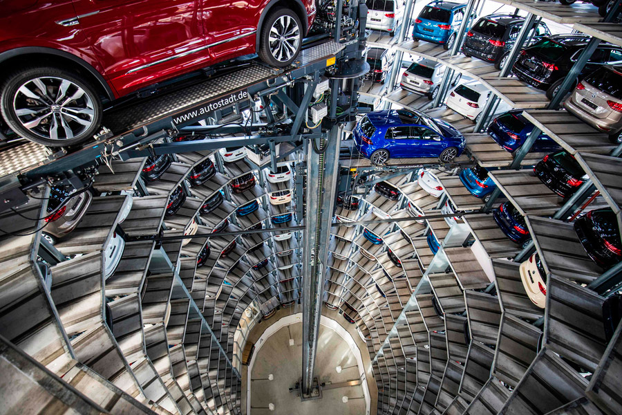 Breathtaking twin glass car towers in Germany