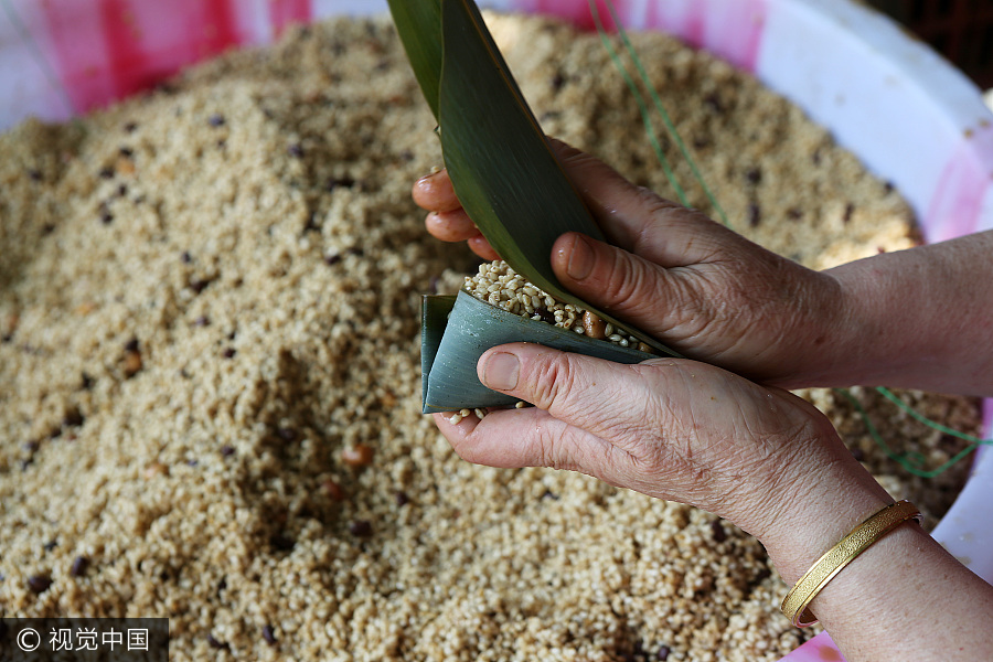 Live streaming boosts zongzi sales