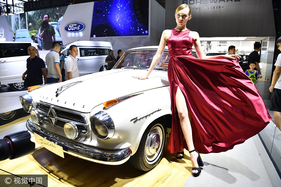 Visitors drawn to auto show in Shenzhen