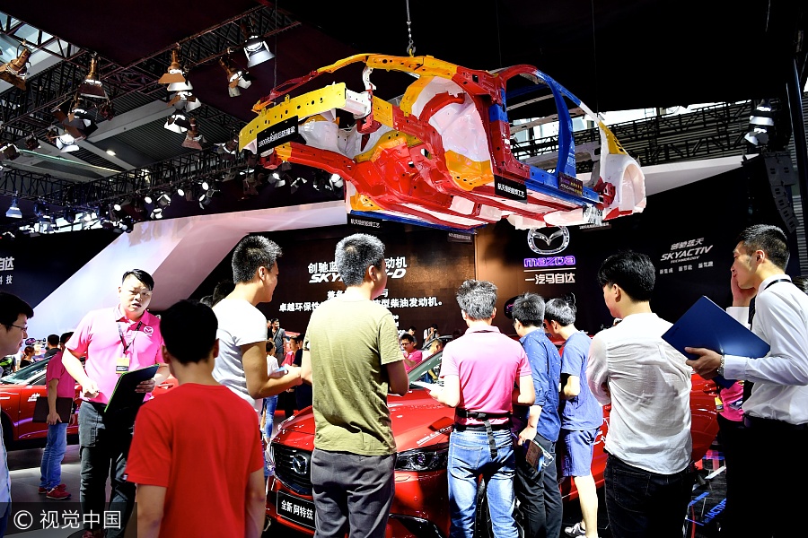 Visitors drawn to auto show in Shenzhen