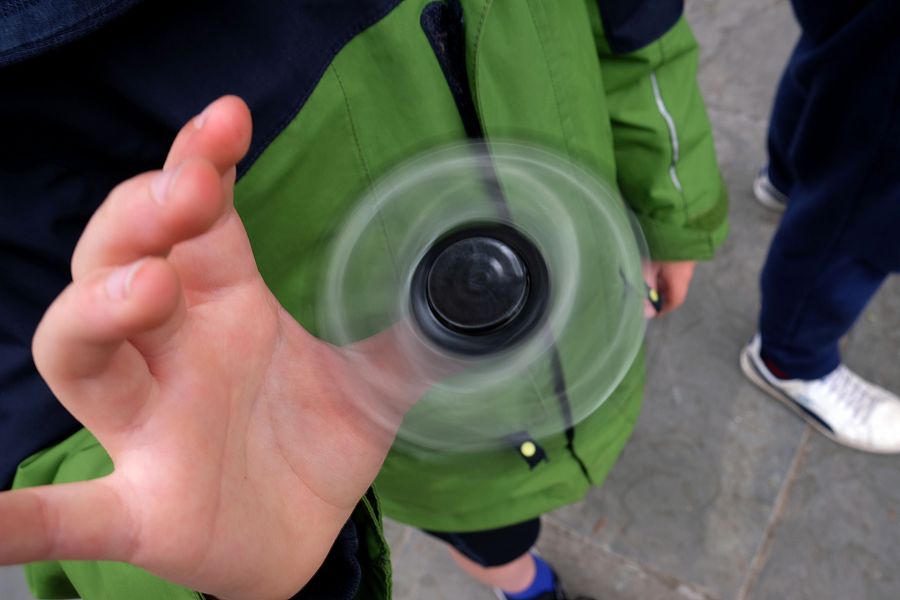 Fidget spinners form industrial chain within 3 months in China