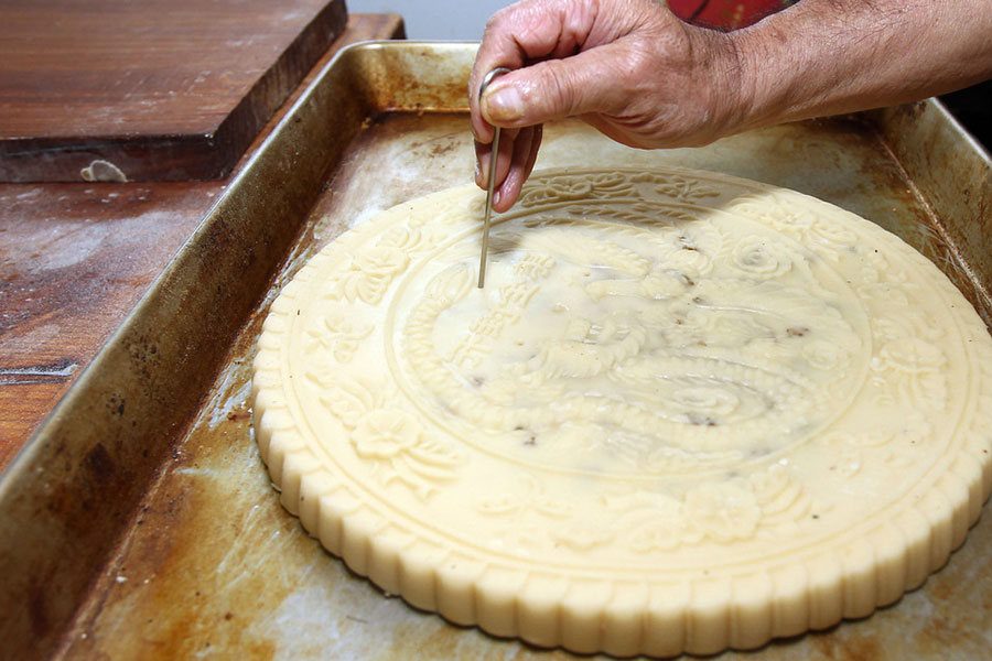 Hot cakes: Big demand for 72-year-old's hand-made mooncakes