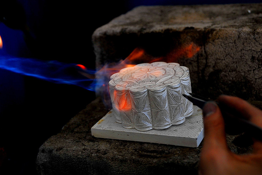 Hand-made silver mooncakes eagerly sought at market