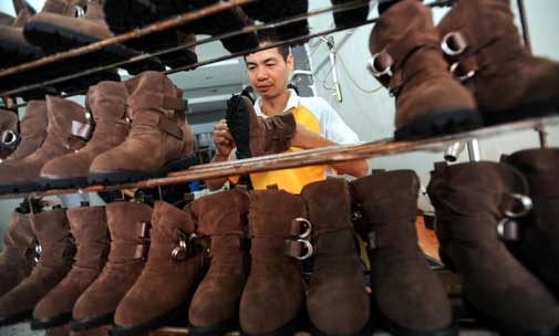 Wenzhou's shoe, clothing firms start to step out