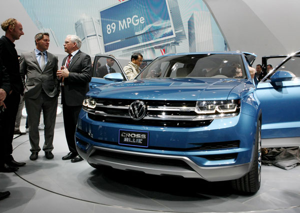 VW unveils CrossBlue Concept SUV at N. America auto show