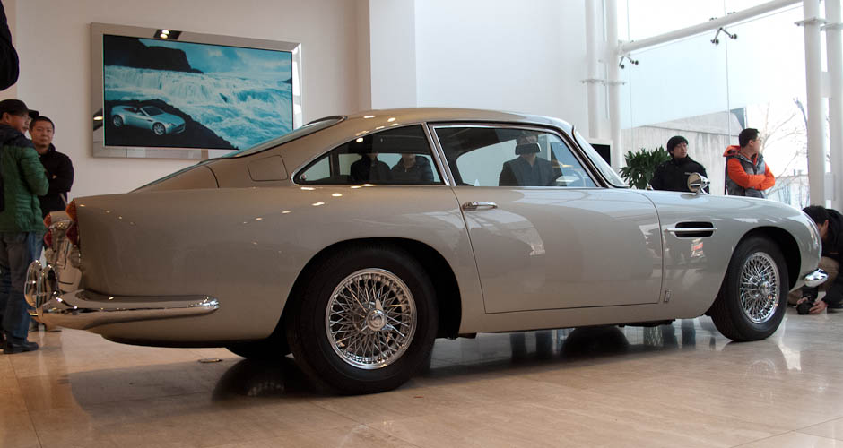 Bond's Aston Martin DB5 stars at Detroit auto show