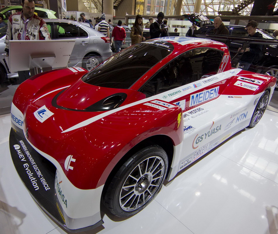 New cars shine at Canadian Int'l Auto Show