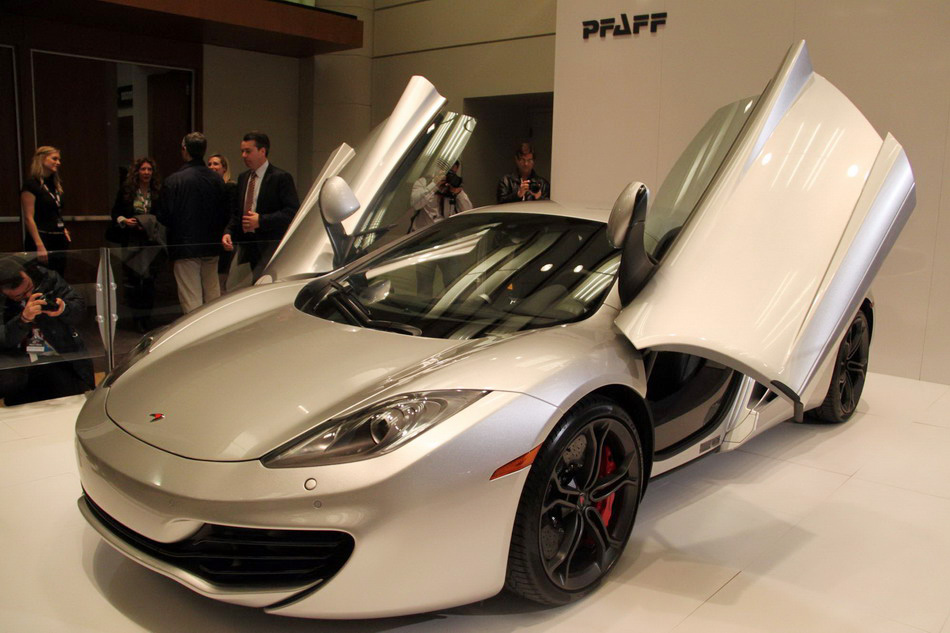 Cars at 40th Canadian Int'l Auto Show