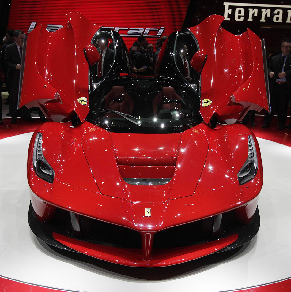 New LaFerrari hybrid debuts at Geneva auto show