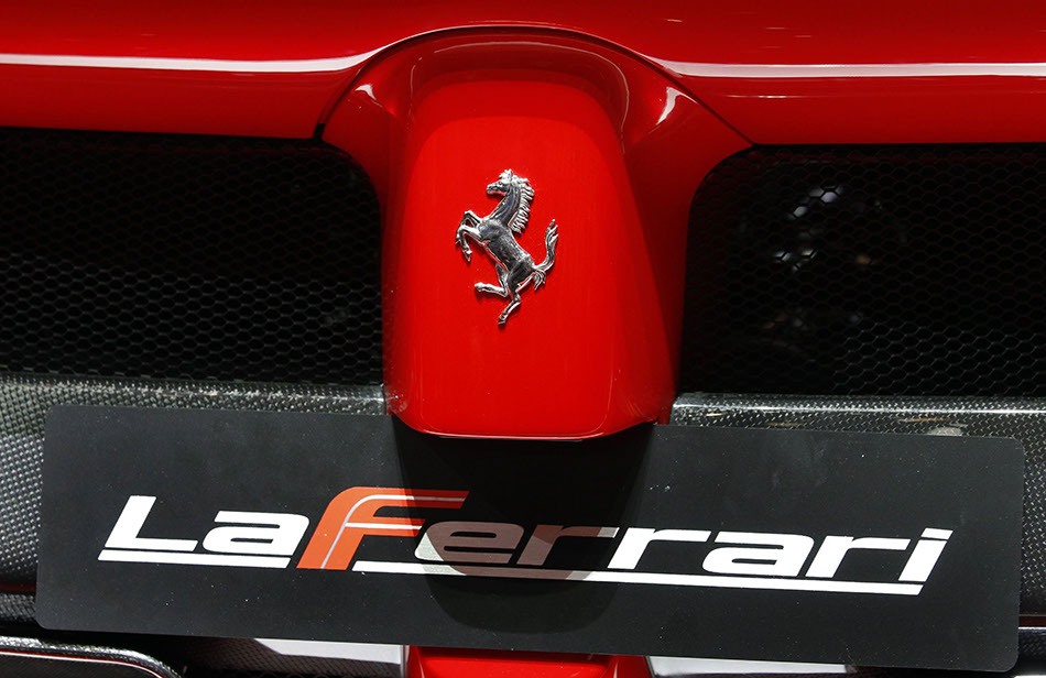 New LaFerrari hybrid debuts at Geneva auto show