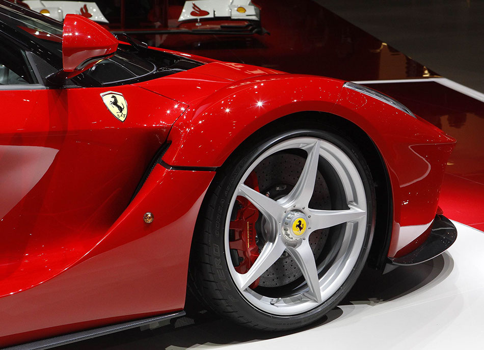 New LaFerrari hybrid debuts at Geneva auto show