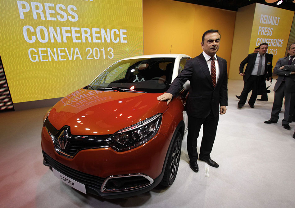 Renault-Nissan Chairman presents Captur in Geneva