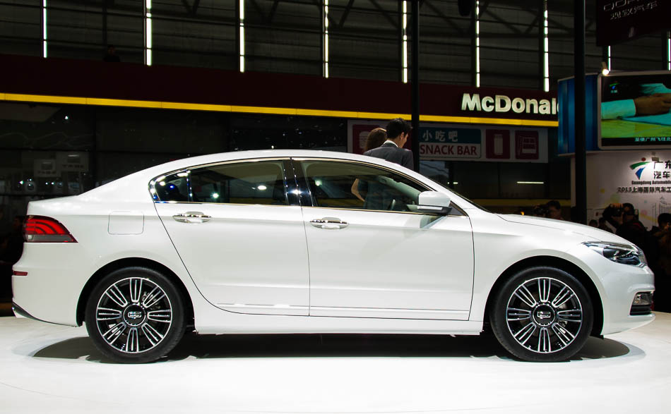 Qoros makes an impression at Shanghai auto show 2013