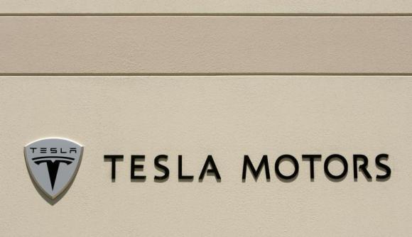 Daimler hedges against Tesla share price decline