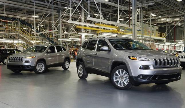 US auto sales hit six-year high, December disappoints