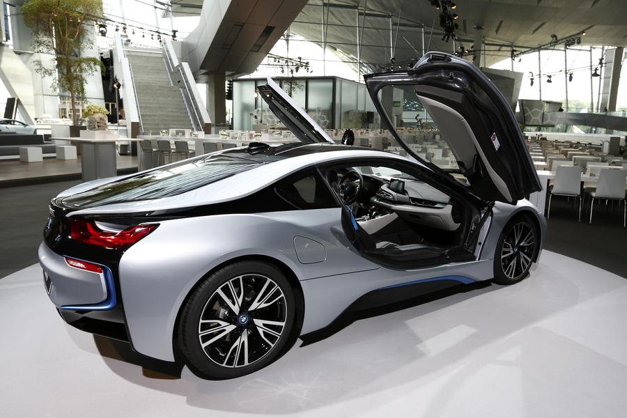 New BMW i8 plug-in hybrid sports car delivered