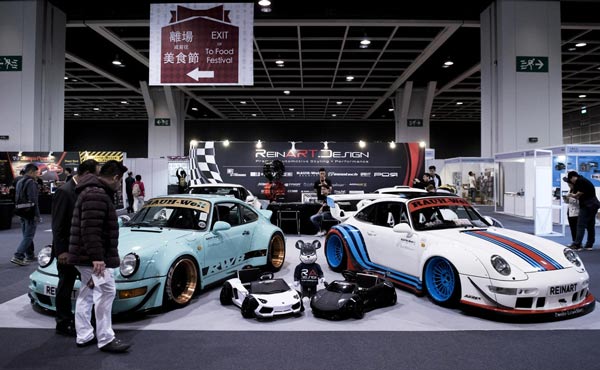 HK car show kicks off during Christmas season