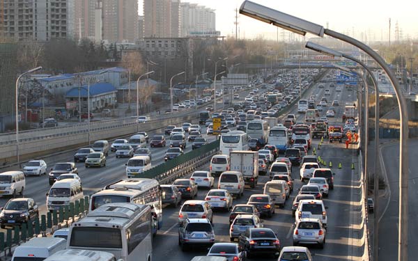 Beijing takes action to ease its thick traffic congestion
