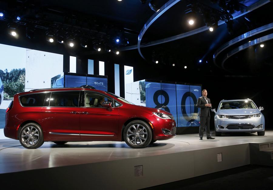 Execs introduce new models at Detroit Auto Show