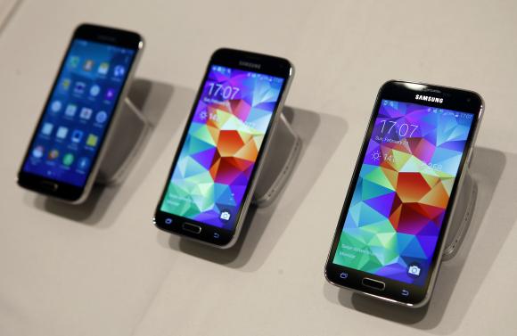 Smartphone wars shift from gadgetry to price