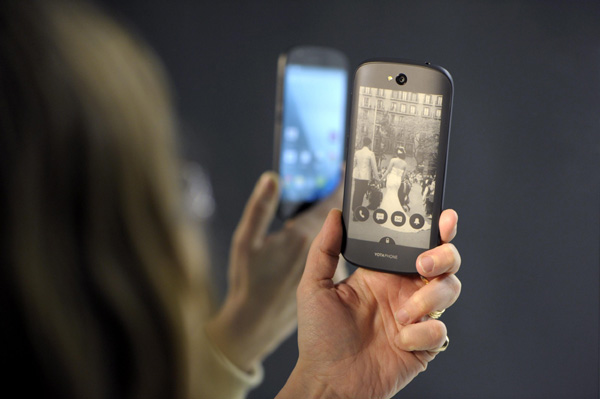 Russia's YotaPhone targets Chinese 'trend setters'