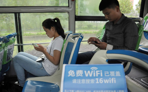 Beijing bus commuters to enjoy free Wi-Fi service by September