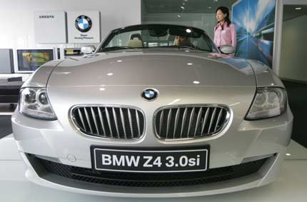  customer checks out a car at a BMW showroom in Beijing, June 12, 2006. China will cut its auto import tariff again from the current 28 to 25 percent, the official Xinhua news agency reported on Monday.