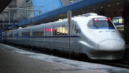 First high-speed train leaves Shanghai