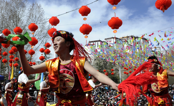 Tibetans mark emancipation of serfs