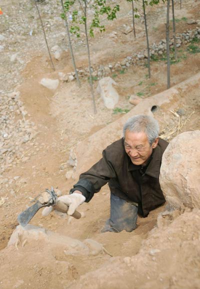 Legless man planted 3,000 trees in 10 yrs