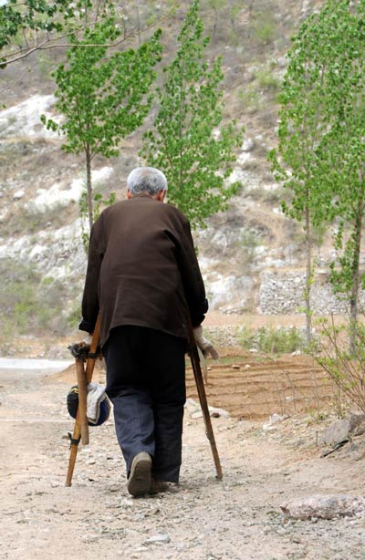 Legless man planted 3,000 trees in 10 yrs