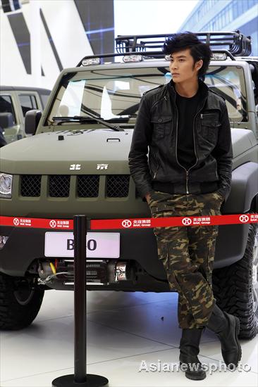 A model poses next to a Beijing jeep