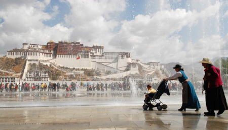 Tibet open to Chinese tourists