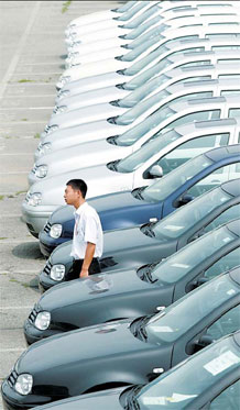 Auto sales face sharp drop as confidence falls