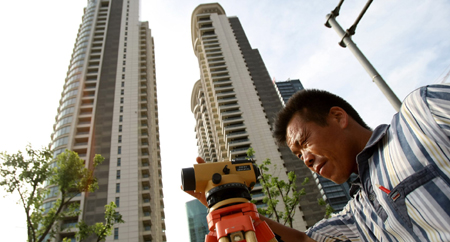 Mayor: Shanghai to cool soaring property prices