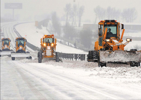 Ice, snow disrupt ground and air traffic