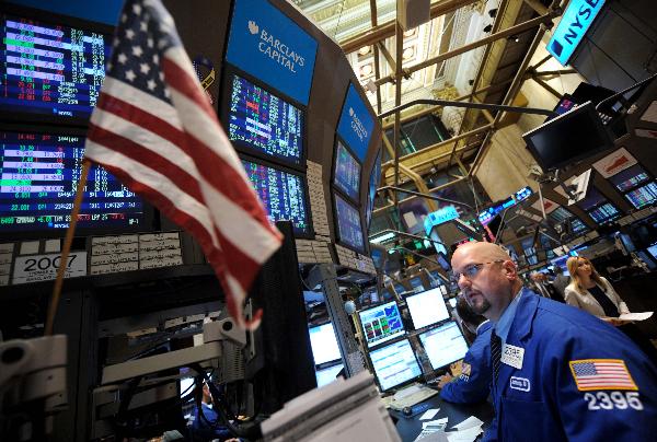 US stocks recover from early plunge, Dow takes back 10,000