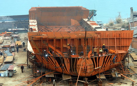 Chinese shipyards weather hard times