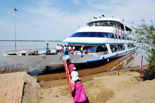 Sino-Russian border island opens to Chinese tourists