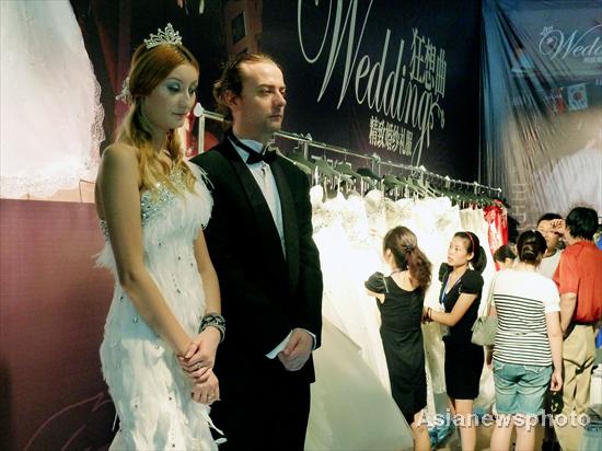 700 booths attract newly-weds to wedding fair