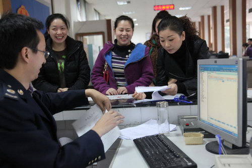 China implements tax cuts to support small firms