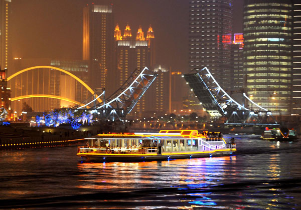 Tianjin shines to welcome Davos Forum