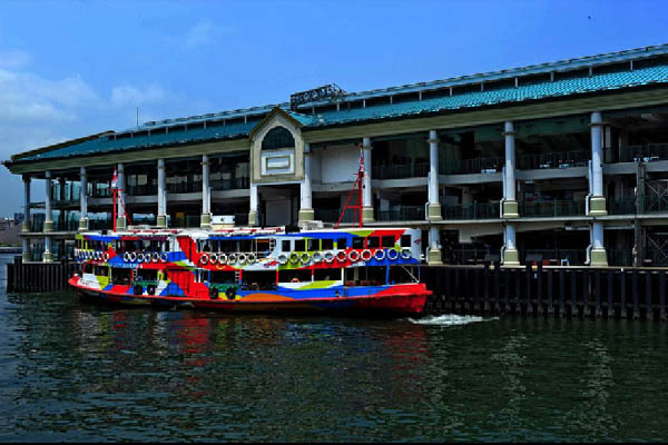 Magnificent views of Victoria Bay HK