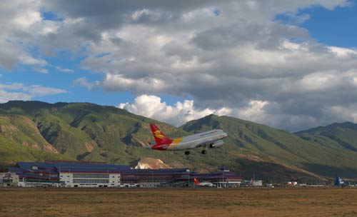 Lijiang opens first direct flight to HK