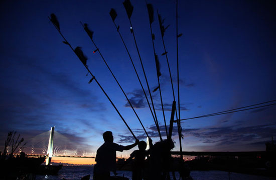 Fishermen return to sea as fishing ban ends