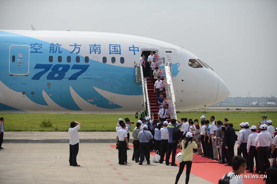 China's 1st Boeing 787 arrives Guangzhou