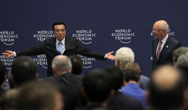 Premier Li meets entrepreneurs, answers questions