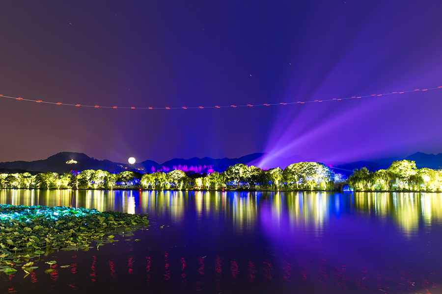 Fireworks light up West Lake in Hangzhou