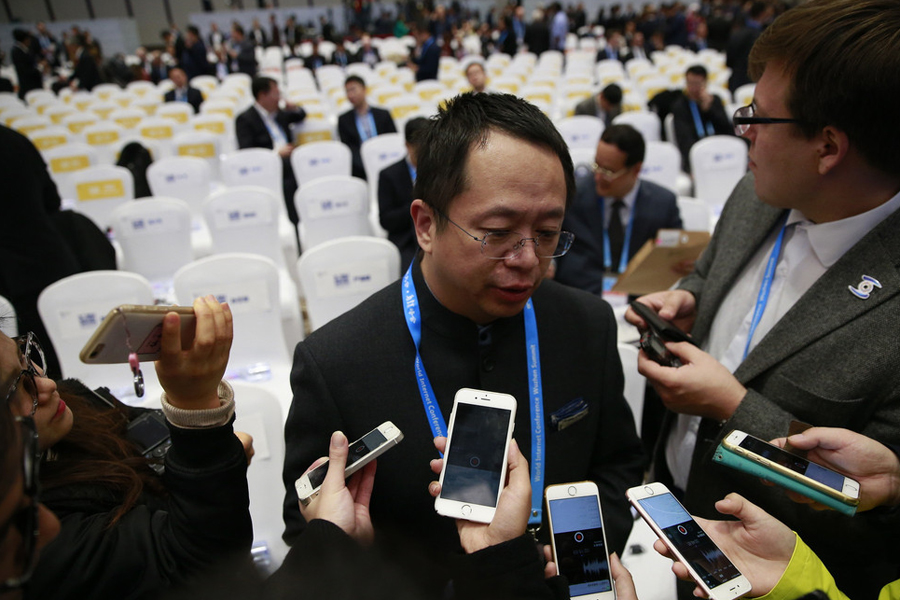 Internet bigwigs spotlighted at the 3rd WIC in Wuzhen